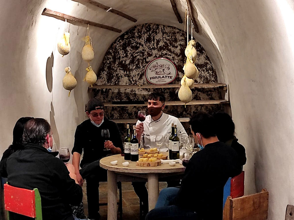 Hacienda-Las-Cuevas-Ecolodge-Experience-Actividad-Cata-1-Maridaje-Queso